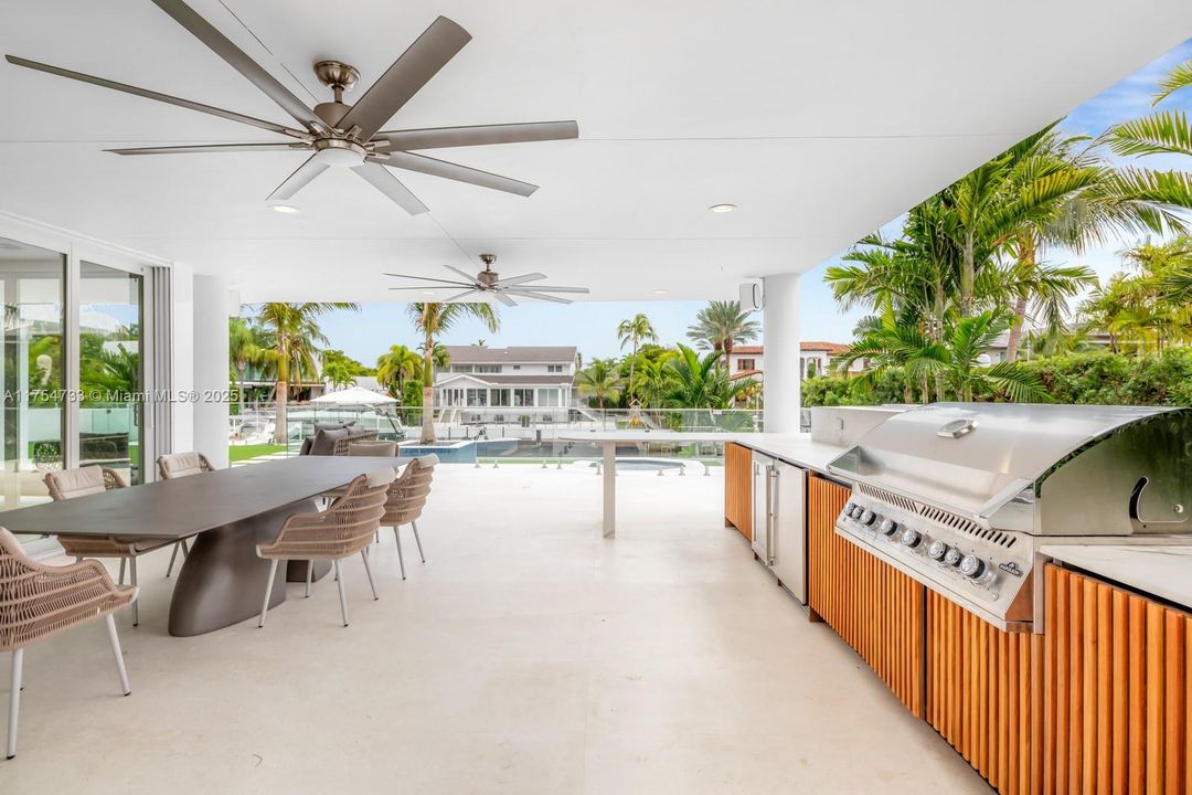 For Sale: $11,900,000 (6 beds, 5 baths, 5305 Square Feet)