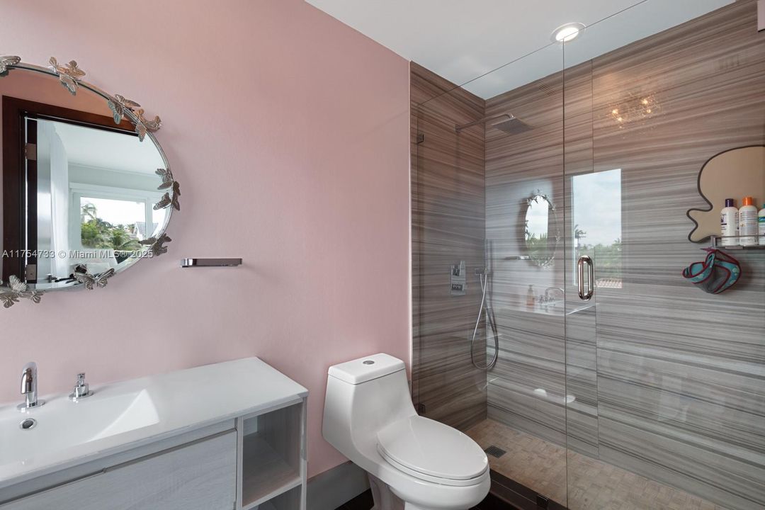 For Sale: $11,900,000 (6 beds, 5 baths, 5305 Square Feet)