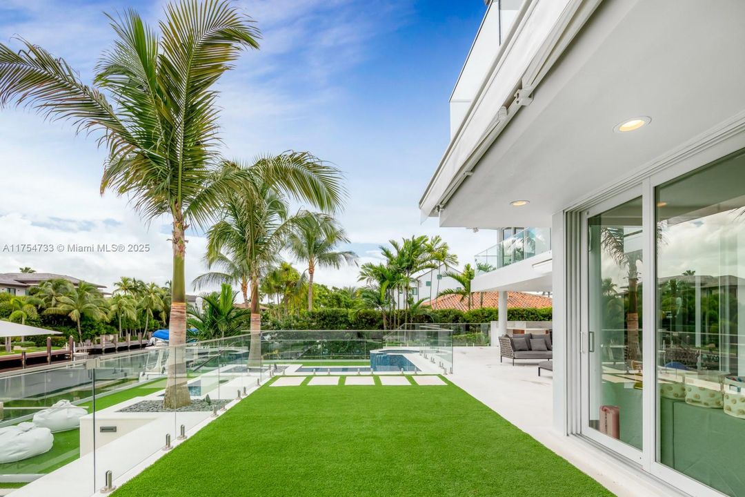 For Sale: $11,900,000 (6 beds, 5 baths, 5305 Square Feet)