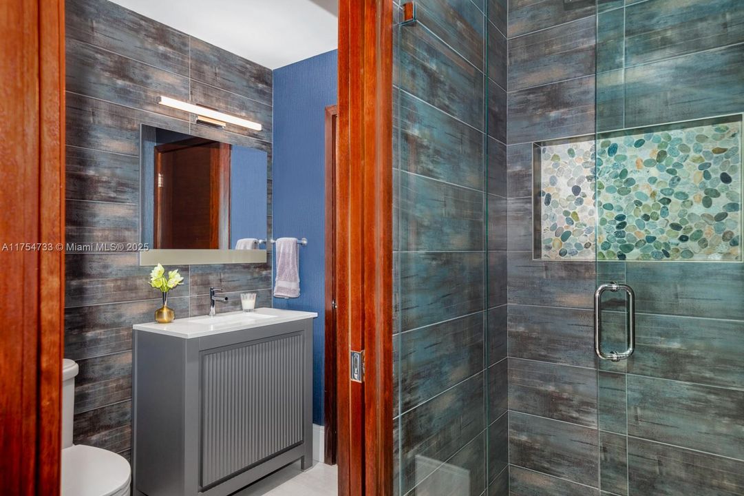 For Sale: $11,900,000 (6 beds, 5 baths, 5305 Square Feet)