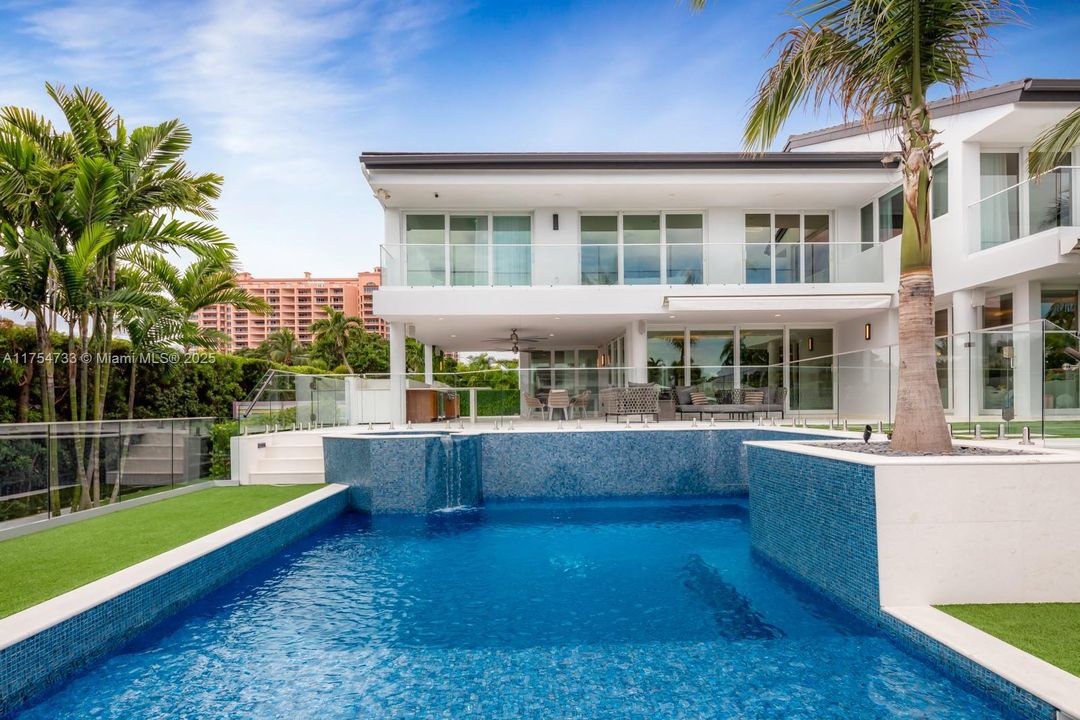 For Sale: $11,900,000 (6 beds, 5 baths, 5305 Square Feet)