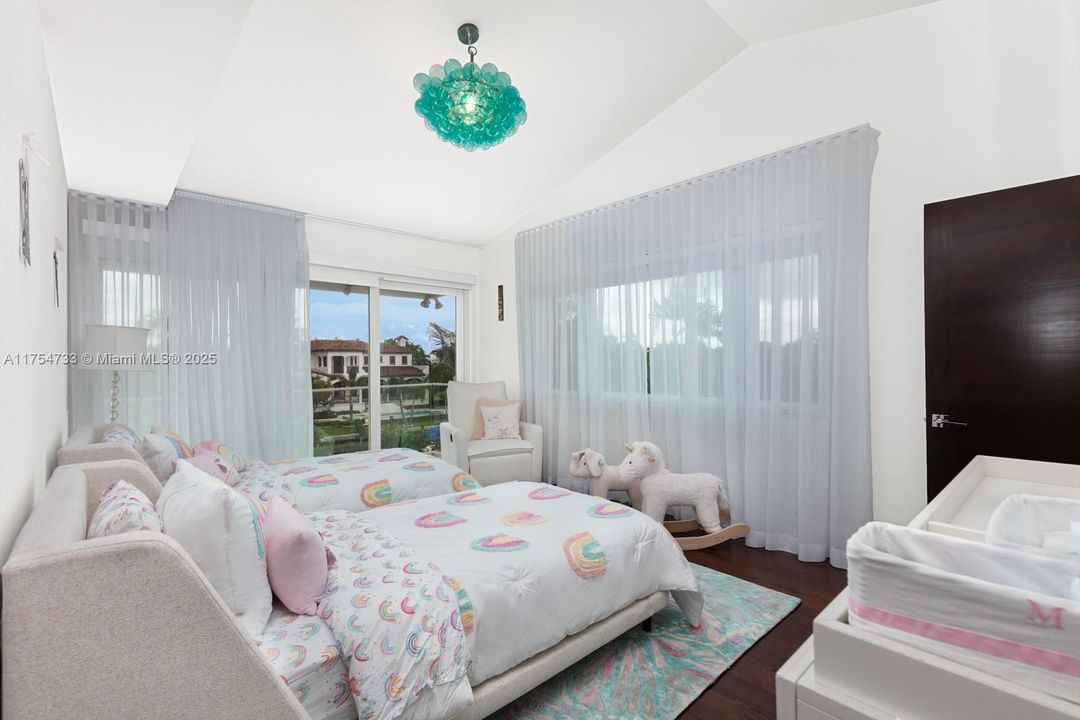 For Sale: $11,900,000 (6 beds, 5 baths, 5305 Square Feet)