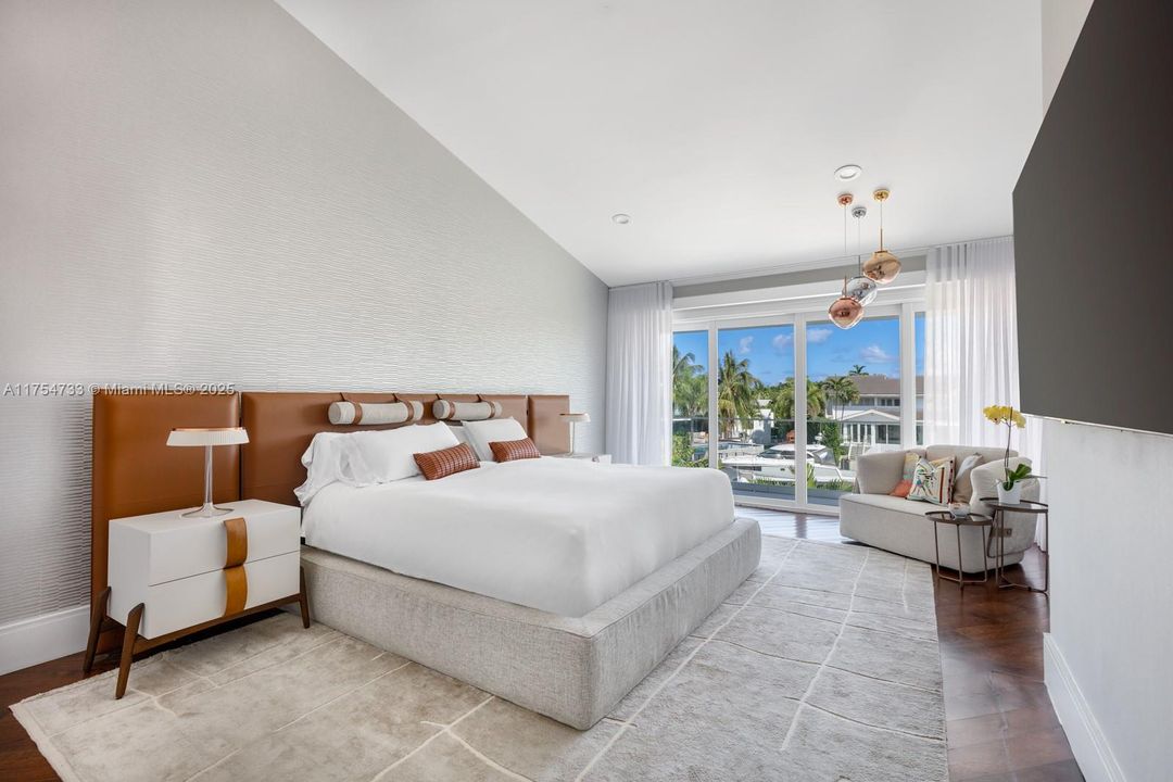 For Sale: $11,900,000 (6 beds, 5 baths, 5305 Square Feet)