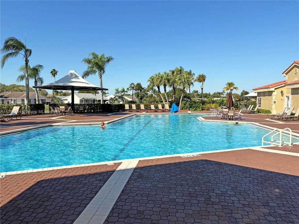 Recently Sold: $405,000 (3 beds, 2 baths, 1548 Square Feet)