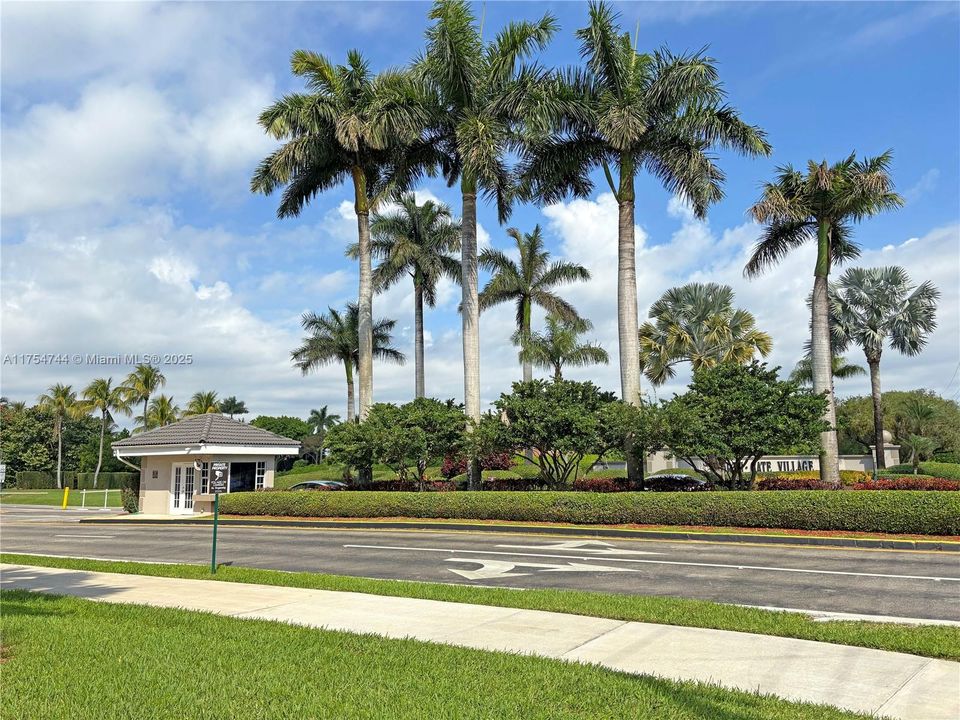 Recently Sold: $405,000 (3 beds, 2 baths, 1548 Square Feet)