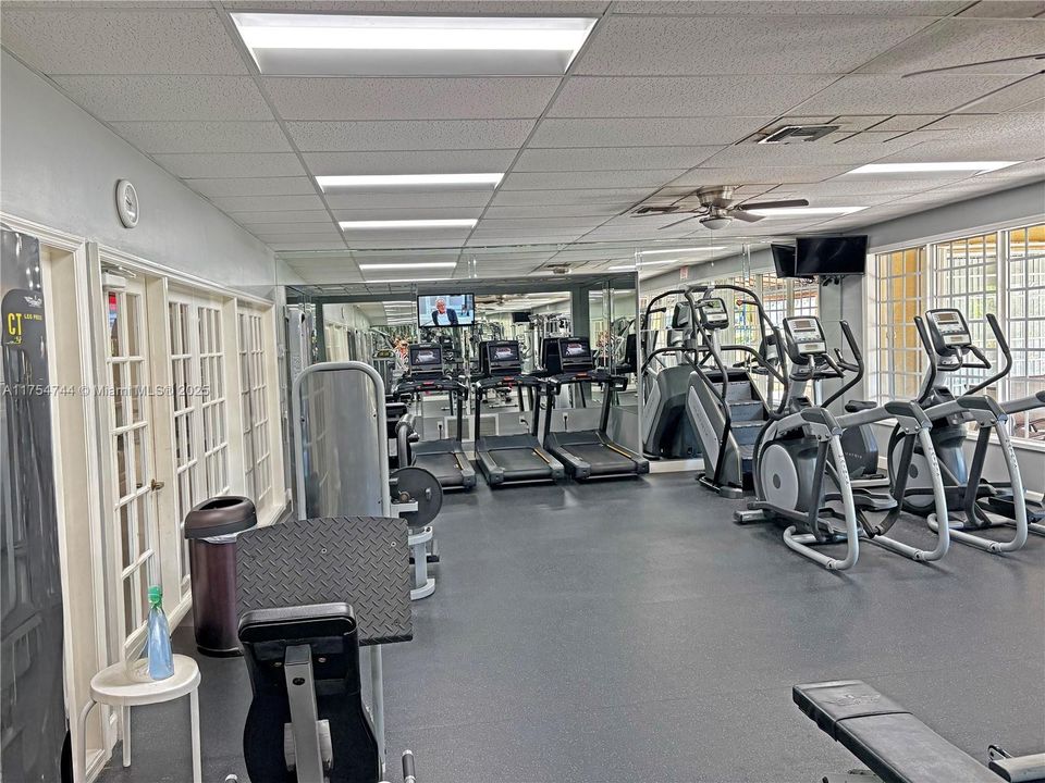 Recently Sold: $405,000 (3 beds, 2 baths, 1548 Square Feet)