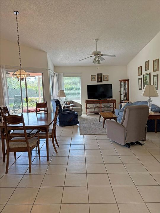 Recently Sold: $405,000 (3 beds, 2 baths, 1548 Square Feet)