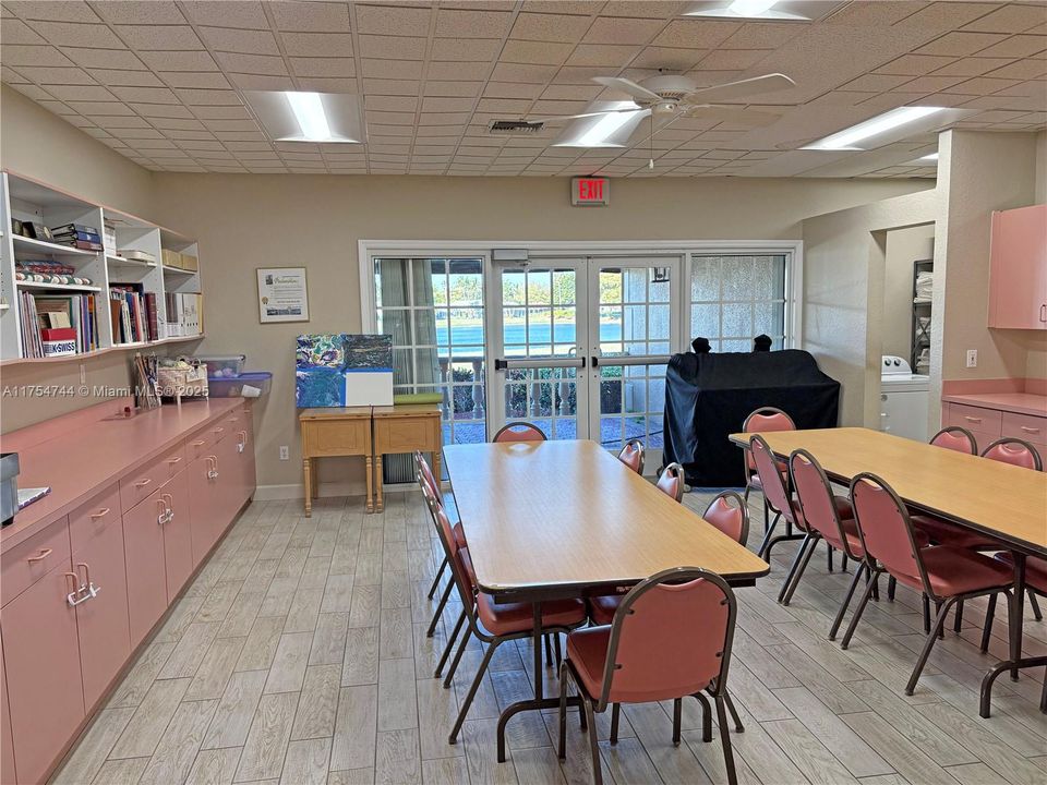 Recently Sold: $405,000 (3 beds, 2 baths, 1548 Square Feet)