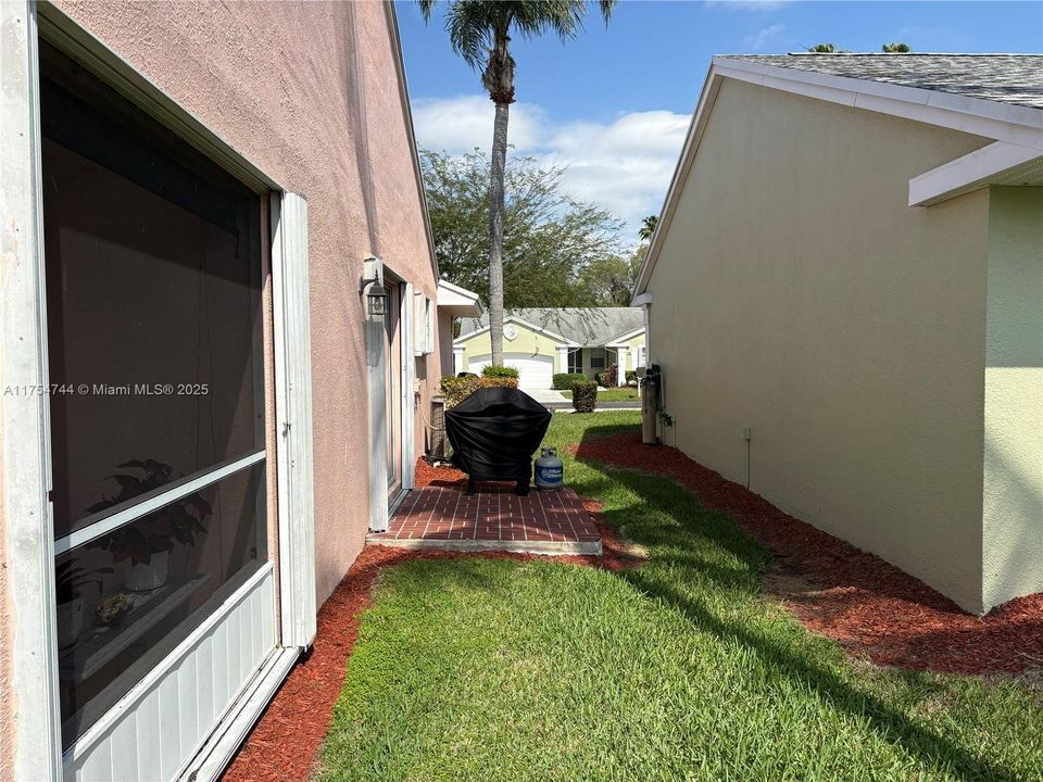 Recently Sold: $405,000 (3 beds, 2 baths, 1548 Square Feet)