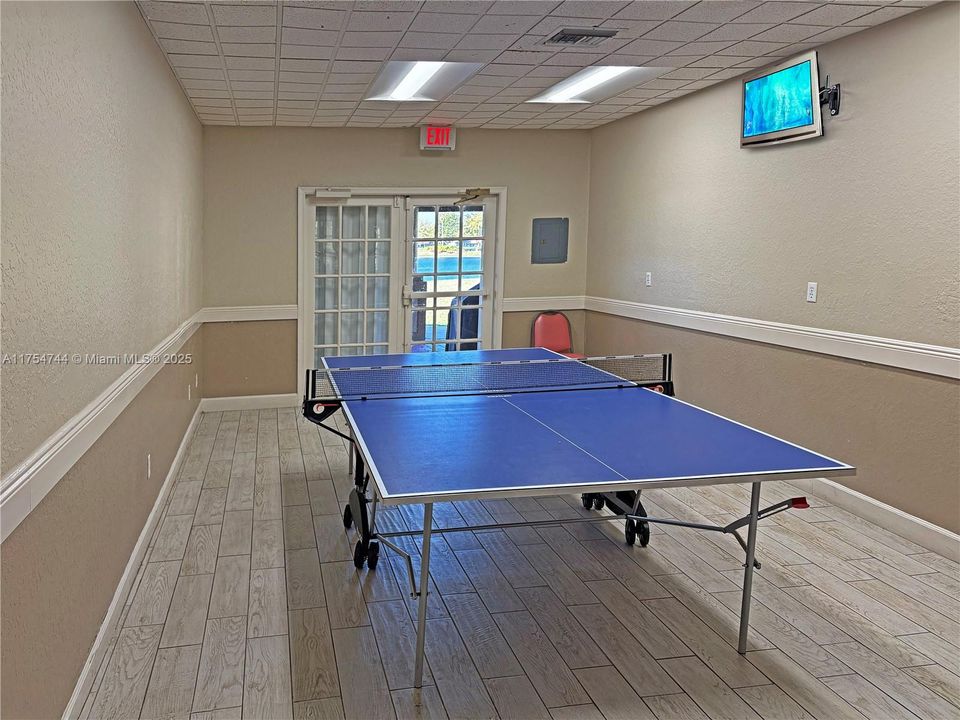 Recently Sold: $405,000 (3 beds, 2 baths, 1548 Square Feet)