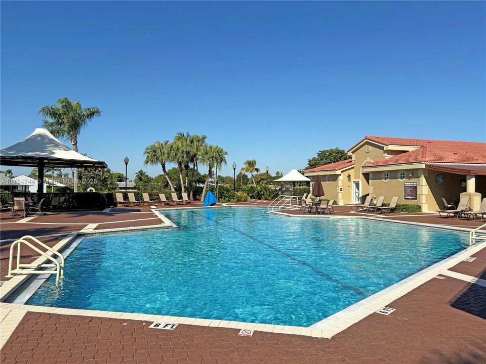 Recently Sold: $405,000 (3 beds, 2 baths, 1548 Square Feet)