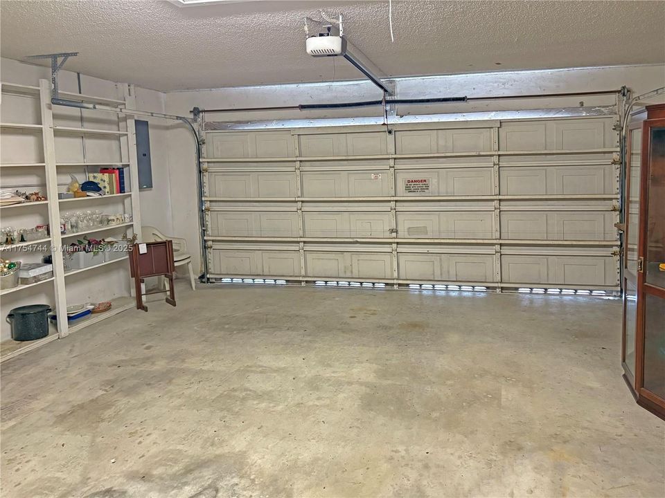 Recently Sold: $405,000 (3 beds, 2 baths, 1548 Square Feet)