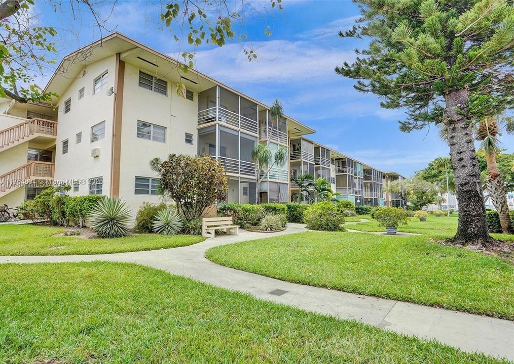 For Sale: $138,000 (2 beds, 2 baths, 960 Square Feet)