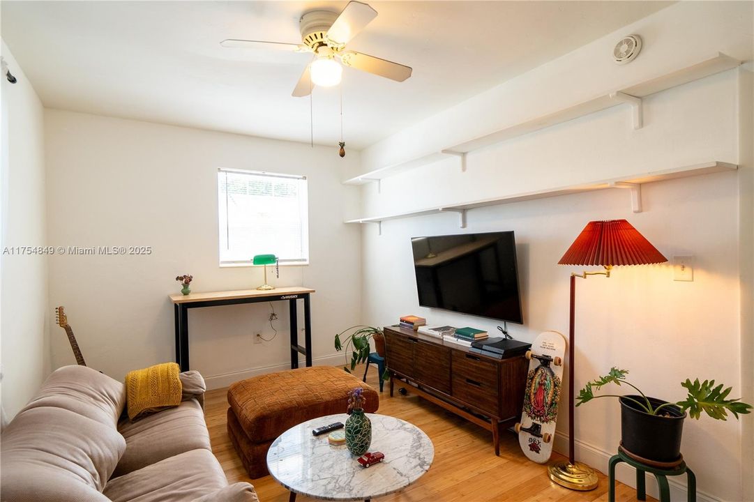 Recently Sold: $419,000 (3 beds, 2 baths, 1136 Square Feet)