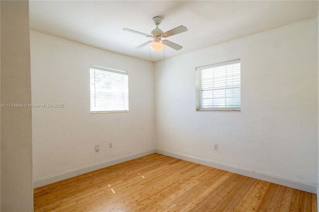 Recently Sold: $419,000 (3 beds, 2 baths, 1136 Square Feet)