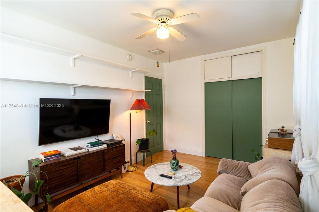 Recently Sold: $419,000 (3 beds, 2 baths, 1136 Square Feet)