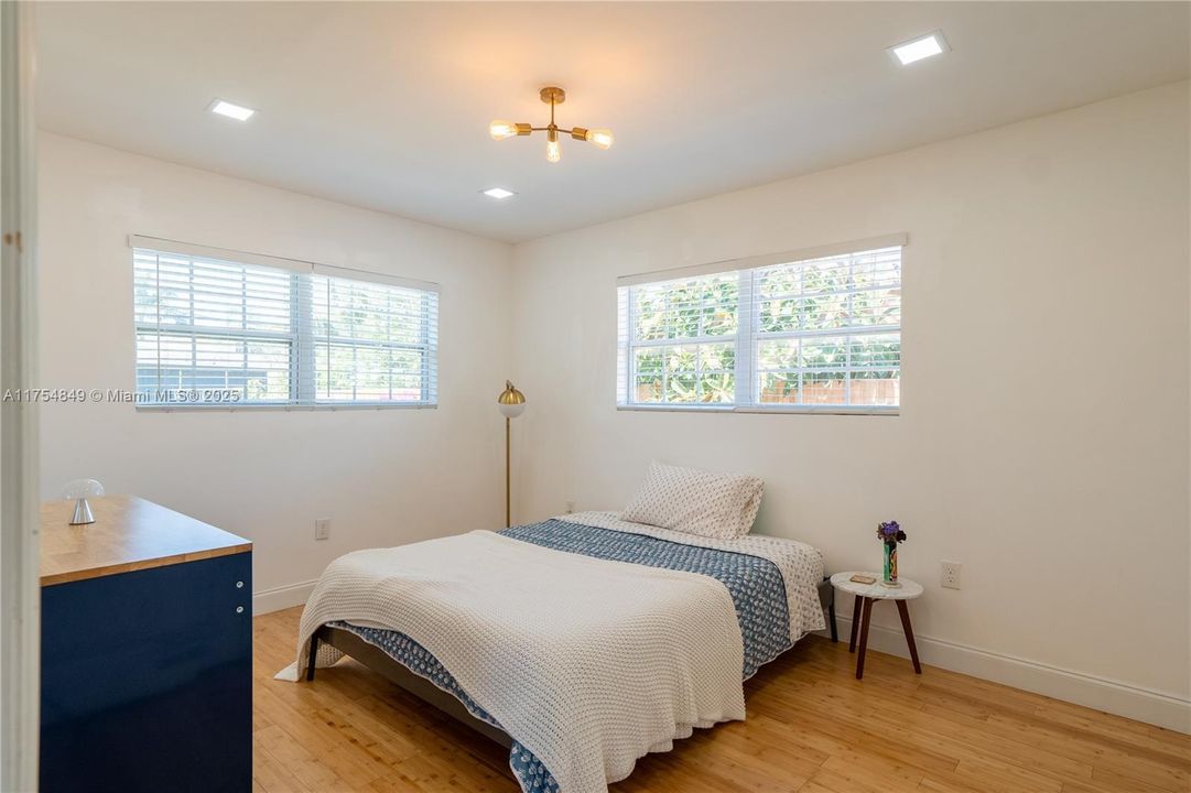 Recently Sold: $419,000 (3 beds, 2 baths, 1136 Square Feet)