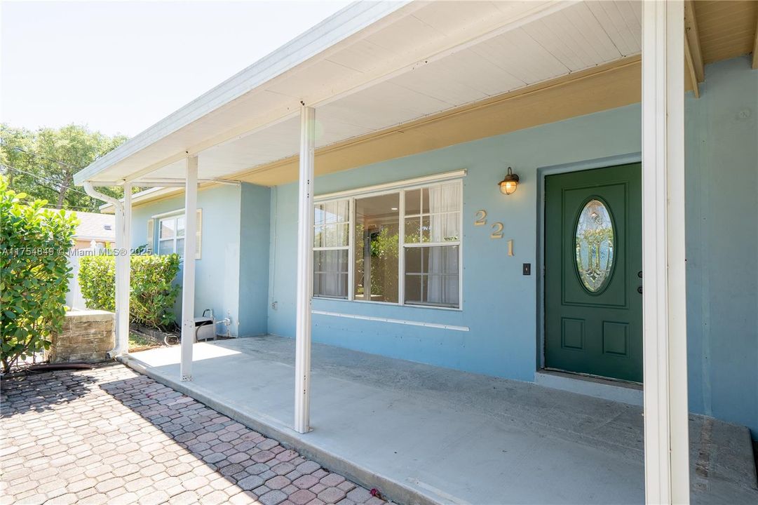 Recently Sold: $419,000 (3 beds, 2 baths, 1136 Square Feet)