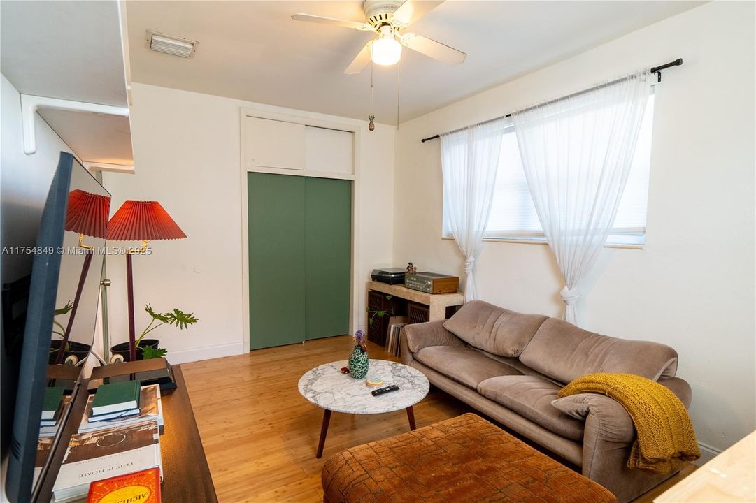 Recently Sold: $419,000 (3 beds, 2 baths, 1136 Square Feet)