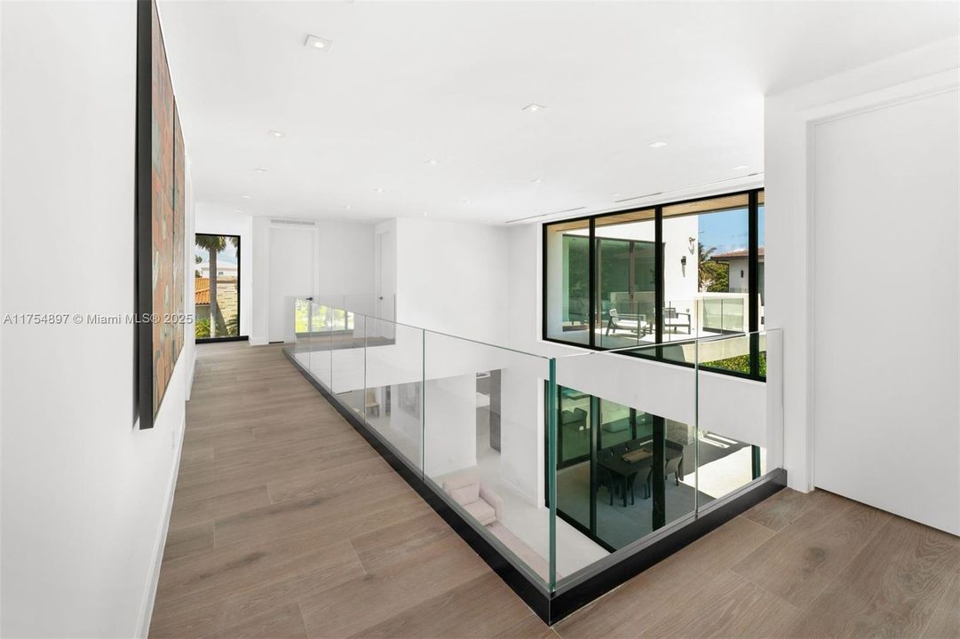 Activo con contrato: $7,950,000 (6 camas, 6 baños, 5331 Pies cuadrados)