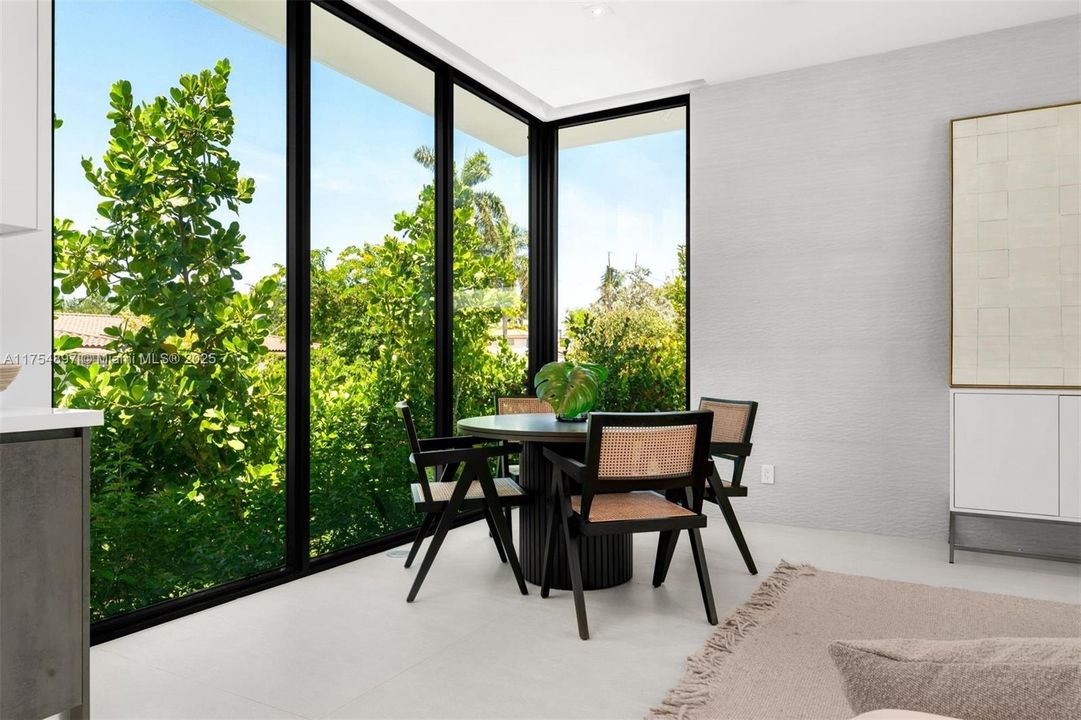 Activo con contrato: $7,950,000 (6 camas, 6 baños, 5331 Pies cuadrados)