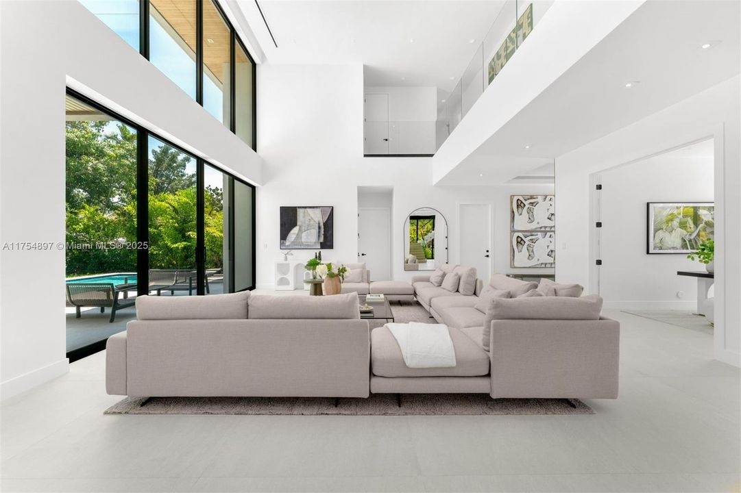 Activo con contrato: $7,950,000 (6 camas, 6 baños, 5331 Pies cuadrados)