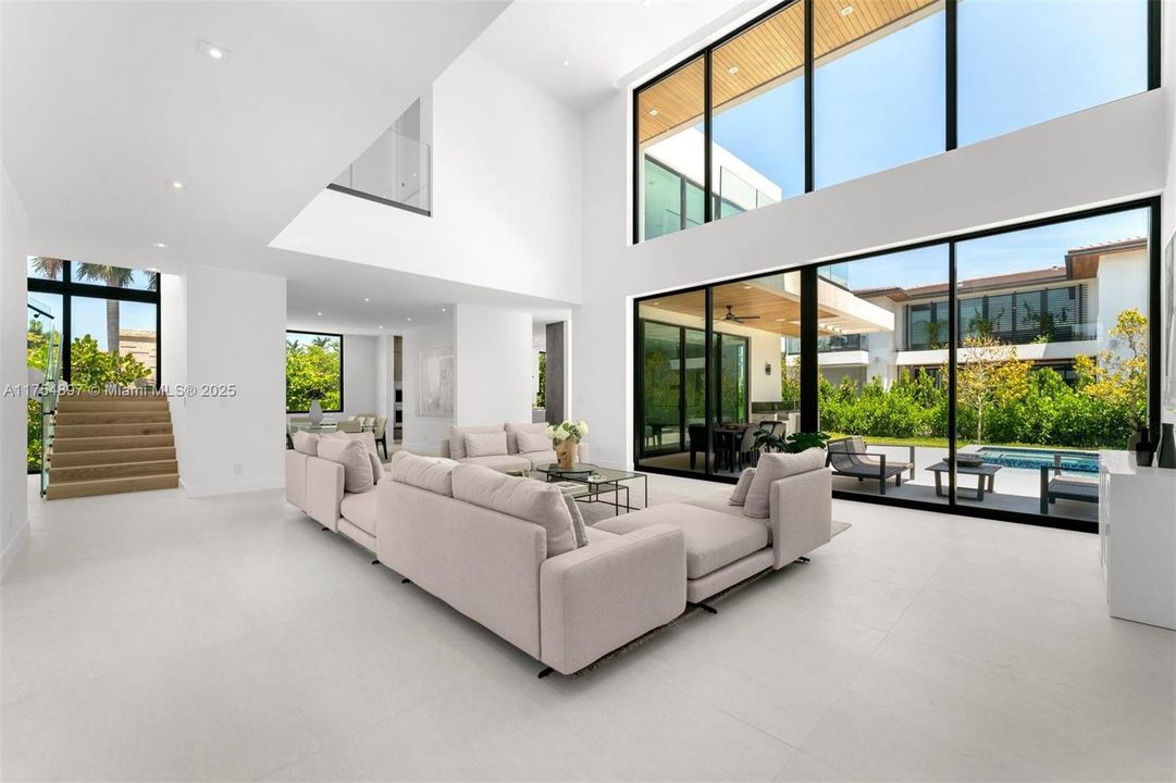 Activo con contrato: $7,950,000 (6 camas, 6 baños, 5331 Pies cuadrados)