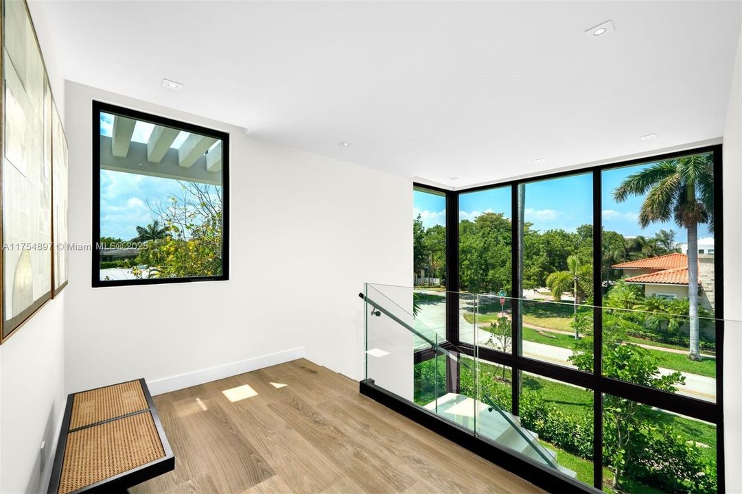 Activo con contrato: $7,950,000 (6 camas, 6 baños, 5331 Pies cuadrados)