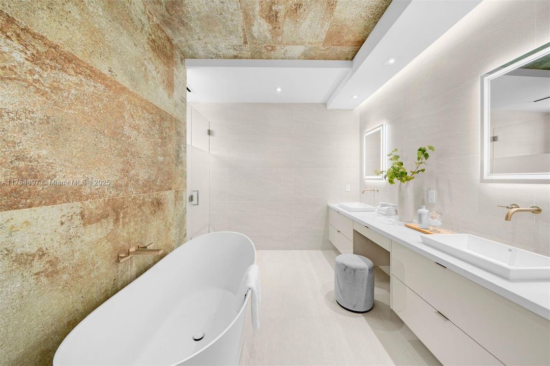 Activo con contrato: $7,950,000 (6 camas, 6 baños, 5331 Pies cuadrados)