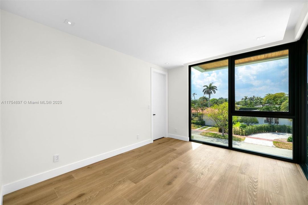 Activo con contrato: $7,950,000 (6 camas, 6 baños, 5331 Pies cuadrados)