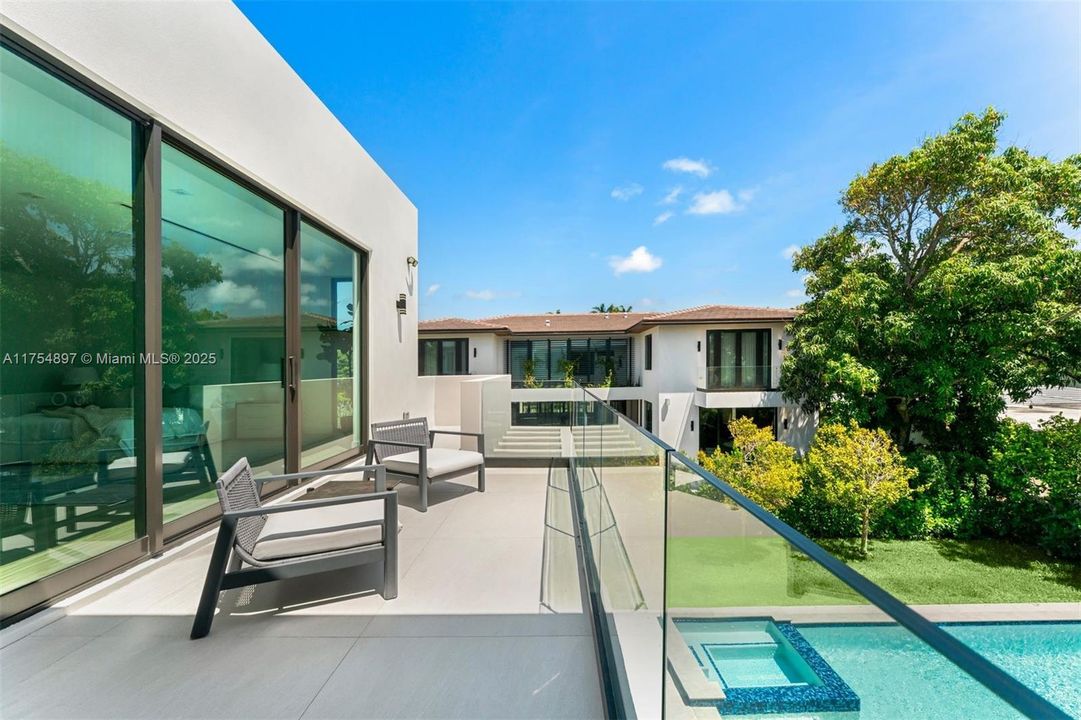 Activo con contrato: $7,950,000 (6 camas, 6 baños, 5331 Pies cuadrados)