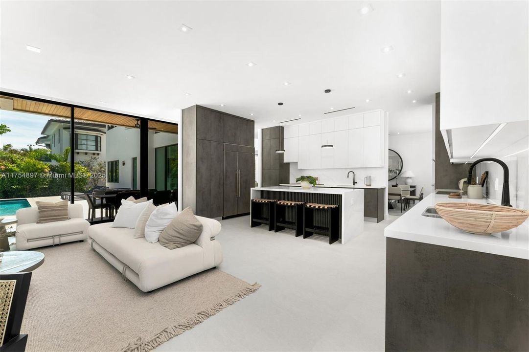 Activo con contrato: $7,950,000 (6 camas, 6 baños, 5331 Pies cuadrados)