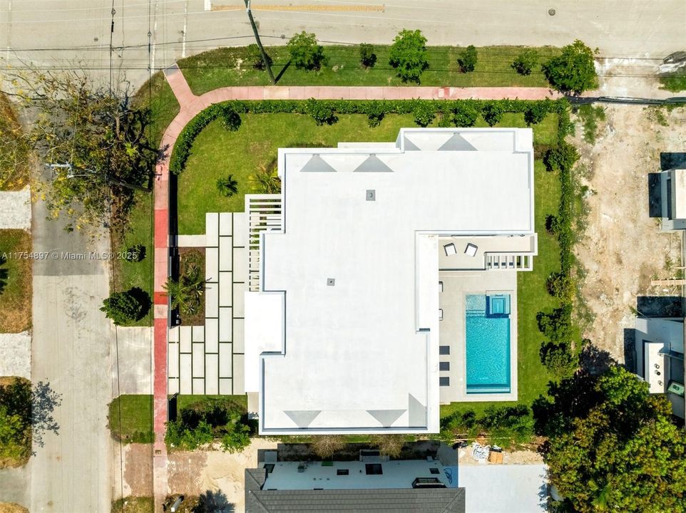 Activo con contrato: $7,950,000 (6 camas, 6 baños, 5331 Pies cuadrados)