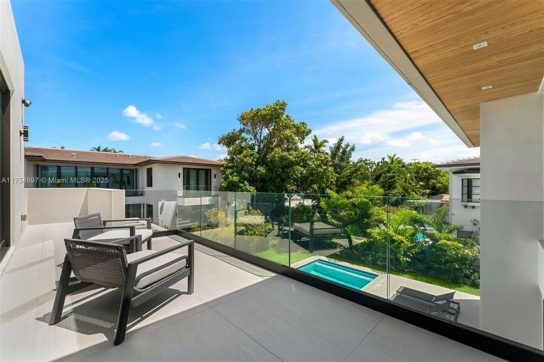 Activo con contrato: $7,950,000 (6 camas, 6 baños, 5331 Pies cuadrados)