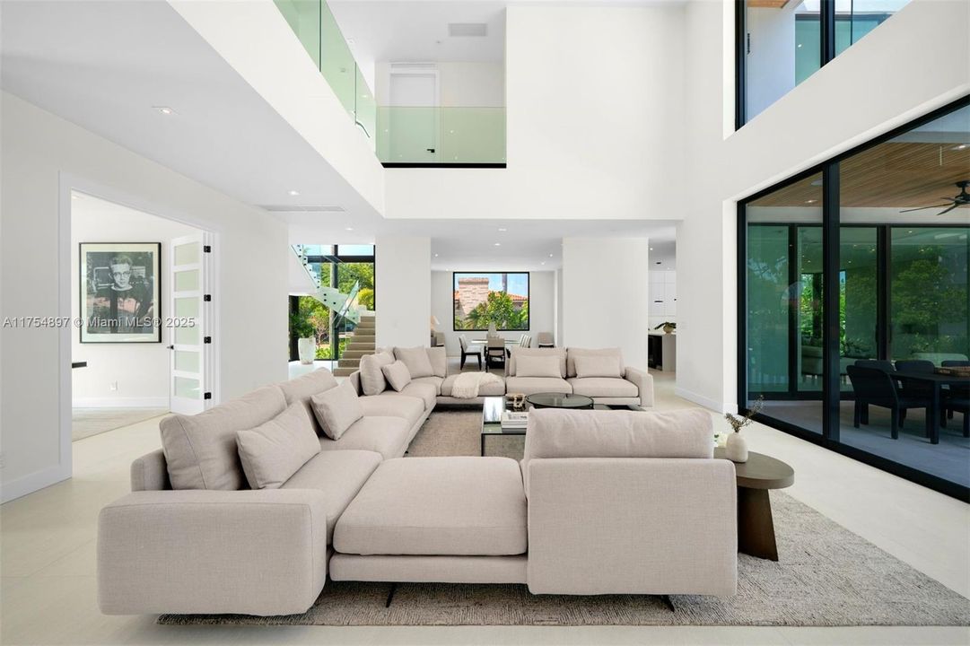 Activo con contrato: $7,950,000 (6 camas, 6 baños, 5331 Pies cuadrados)