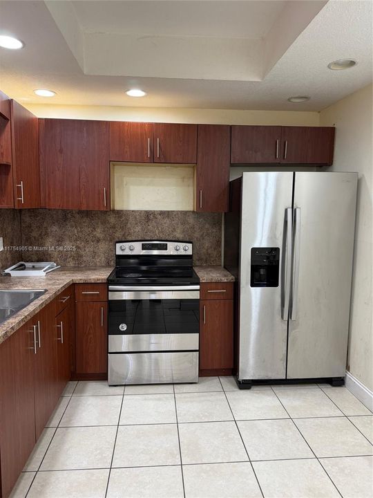 Недавно арендовано: $2,495 (4 спален, 2 ванн, 1620 Квадратных фут)