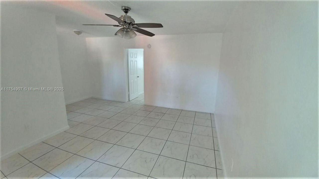 最近租的: $1,600 (1 贝兹, 1 浴室, 520 平方英尺)