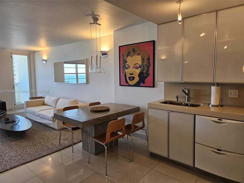 待售: $1,050,000 (1 贝兹, 1 浴室, 880 平方英尺)