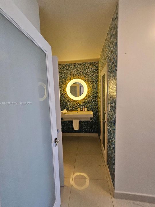 待售: $1,050,000 (1 贝兹, 1 浴室, 880 平方英尺)