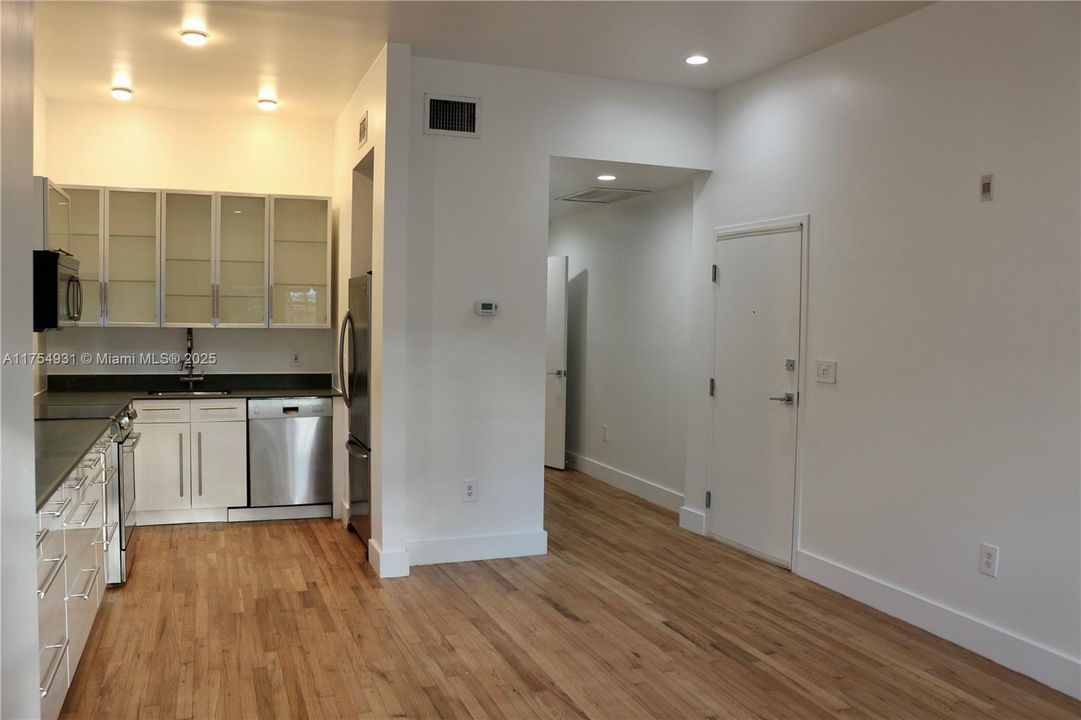 На продажу: $399,000 (1 спален, 1 ванн, 650 Квадратных фут)