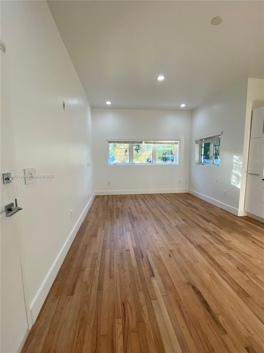 На продажу: $399,000 (1 спален, 1 ванн, 650 Квадратных фут)