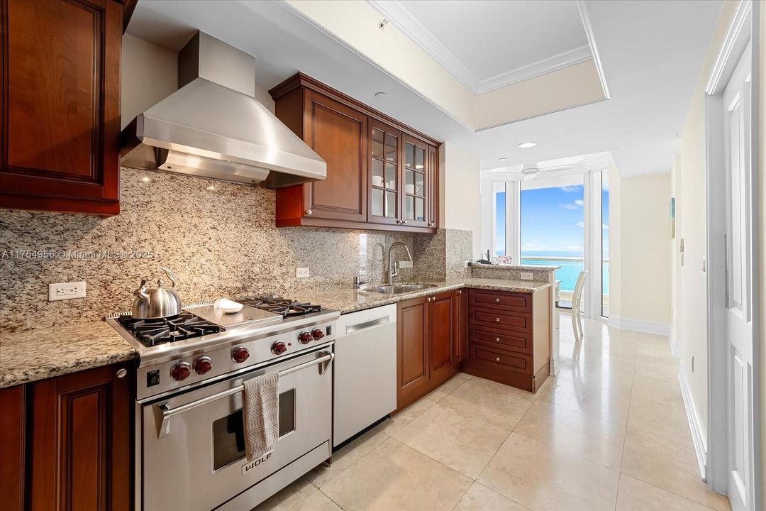 Activo con contrato: $19,000 (3 camas, 3 baños, 2214 Pies cuadrados)