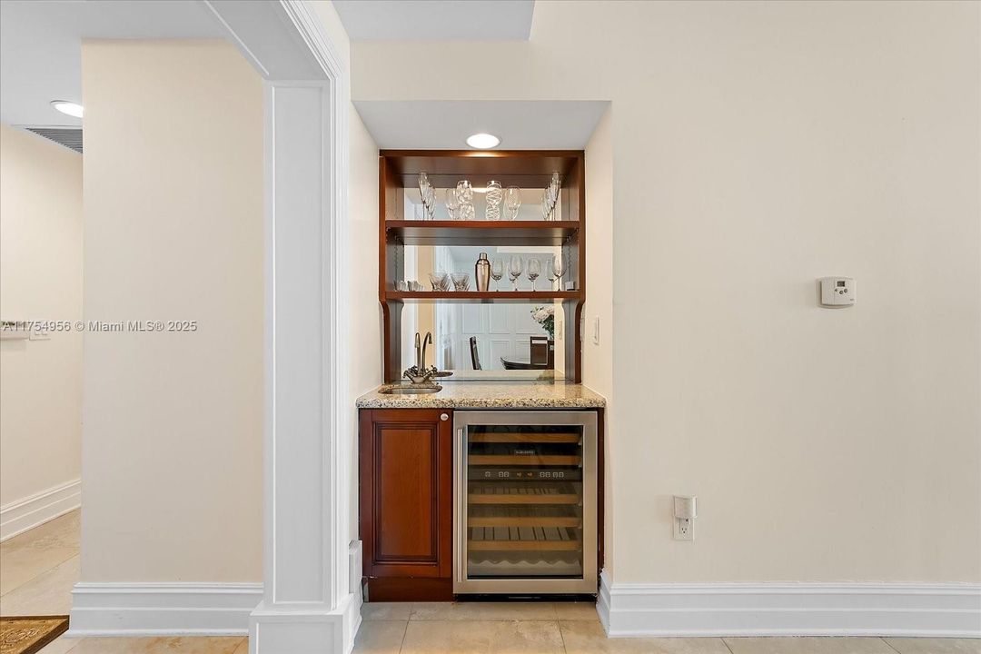 Activo con contrato: $19,000 (3 camas, 3 baños, 2214 Pies cuadrados)