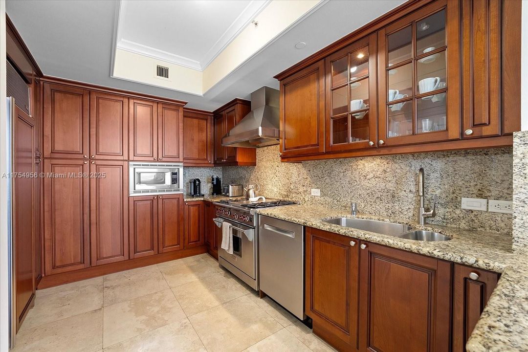 Activo con contrato: $19,000 (3 camas, 3 baños, 2214 Pies cuadrados)