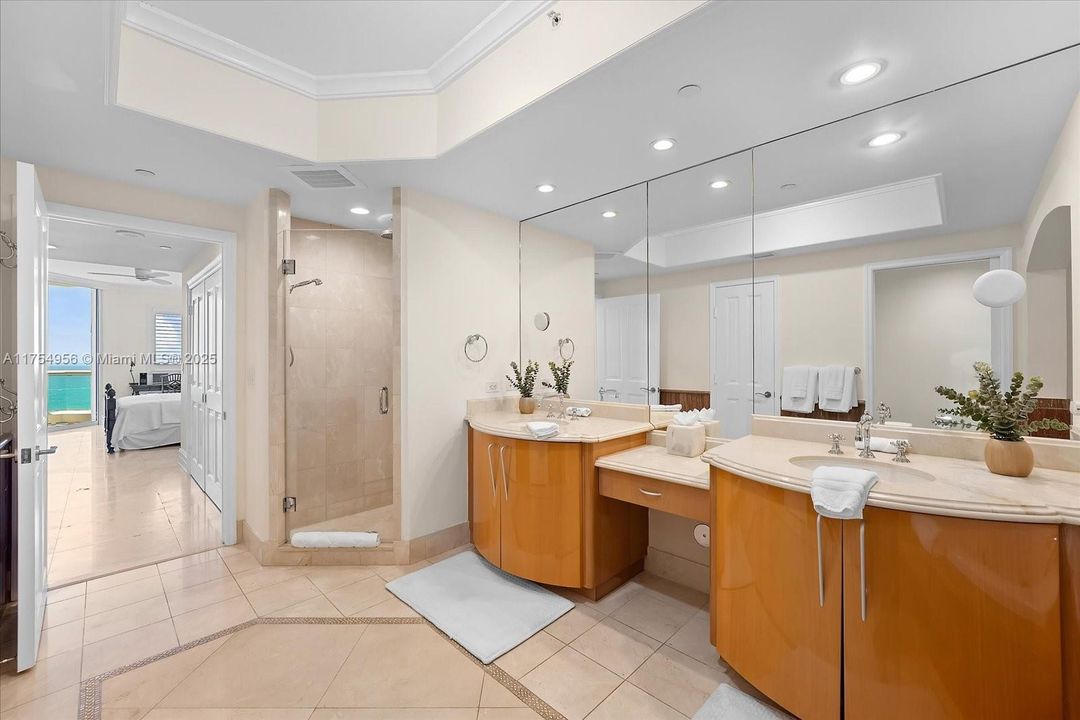 Activo con contrato: $19,000 (3 camas, 3 baños, 2214 Pies cuadrados)