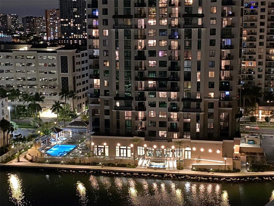 En Venta: $549,000 (2 camas, 2 baños, 1331 Pies cuadrados)