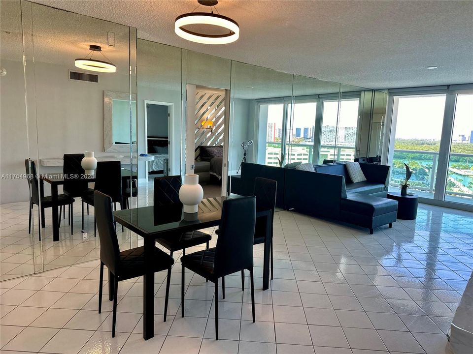 En Venta: $549,000 (2 camas, 2 baños, 1331 Pies cuadrados)