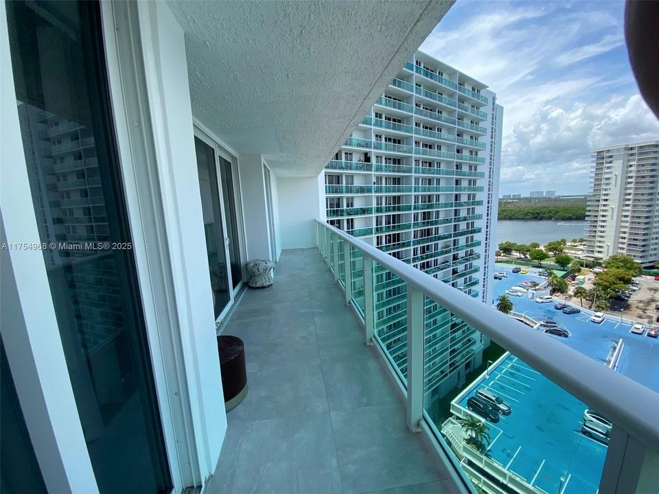 En Venta: $549,000 (2 camas, 2 baños, 1331 Pies cuadrados)