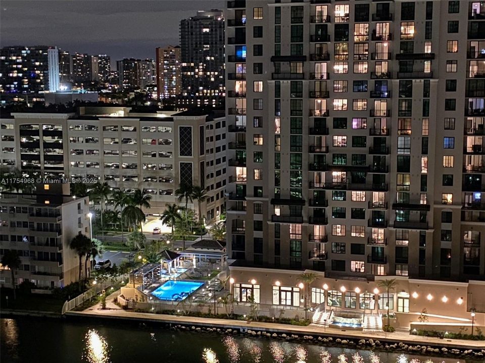 En Venta: $549,000 (2 camas, 2 baños, 1331 Pies cuadrados)