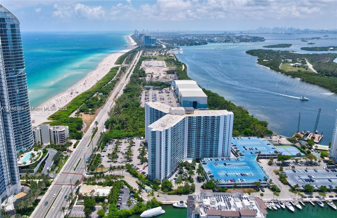 En Venta: $549,000 (2 camas, 2 baños, 1331 Pies cuadrados)